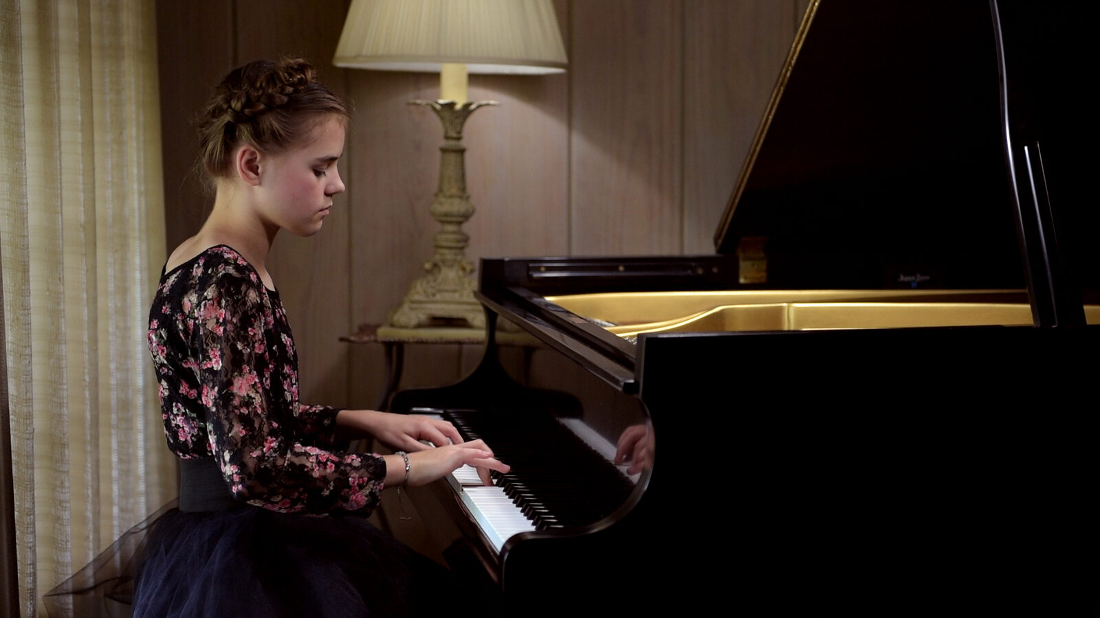 Lauren Connell at a grand piano, performing Clementi’s Sonatina in C major, Op. 36, No. 1